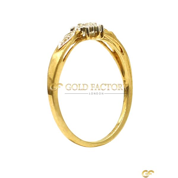 14ct Flower-Shaped Cluster Ring