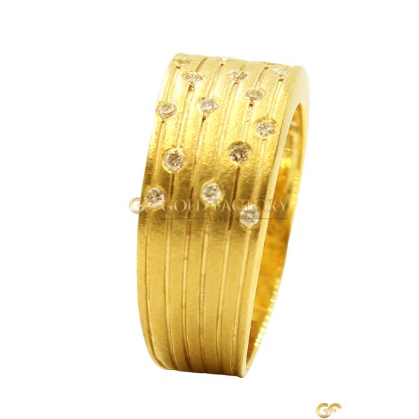 Cz Lined Gold Ring